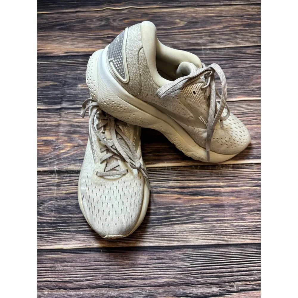 Brooks Ghost 14 NYC Running Shoes Womens 8 Cream Oyster Walking Comfort